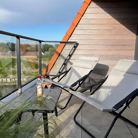 Renewed Comfort Duplex W 2 Terraces Nearby Marina 아파트 니우포르트