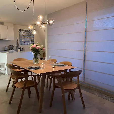 Renewed Comfort Duplex W 2 Terraces Nearby Marina 아파트 *